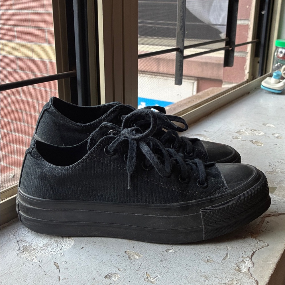 Black Converse Platform low tops